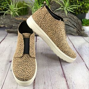 Universal Thread Lilian Microsuede Leopard Print Slip On